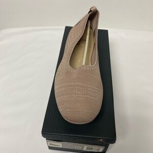 Danskin Rejuvenate Women’s Comfort Flats with Textured Design Size 10